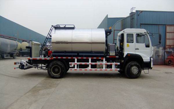 Performance of various types of asphalt spreading trucks